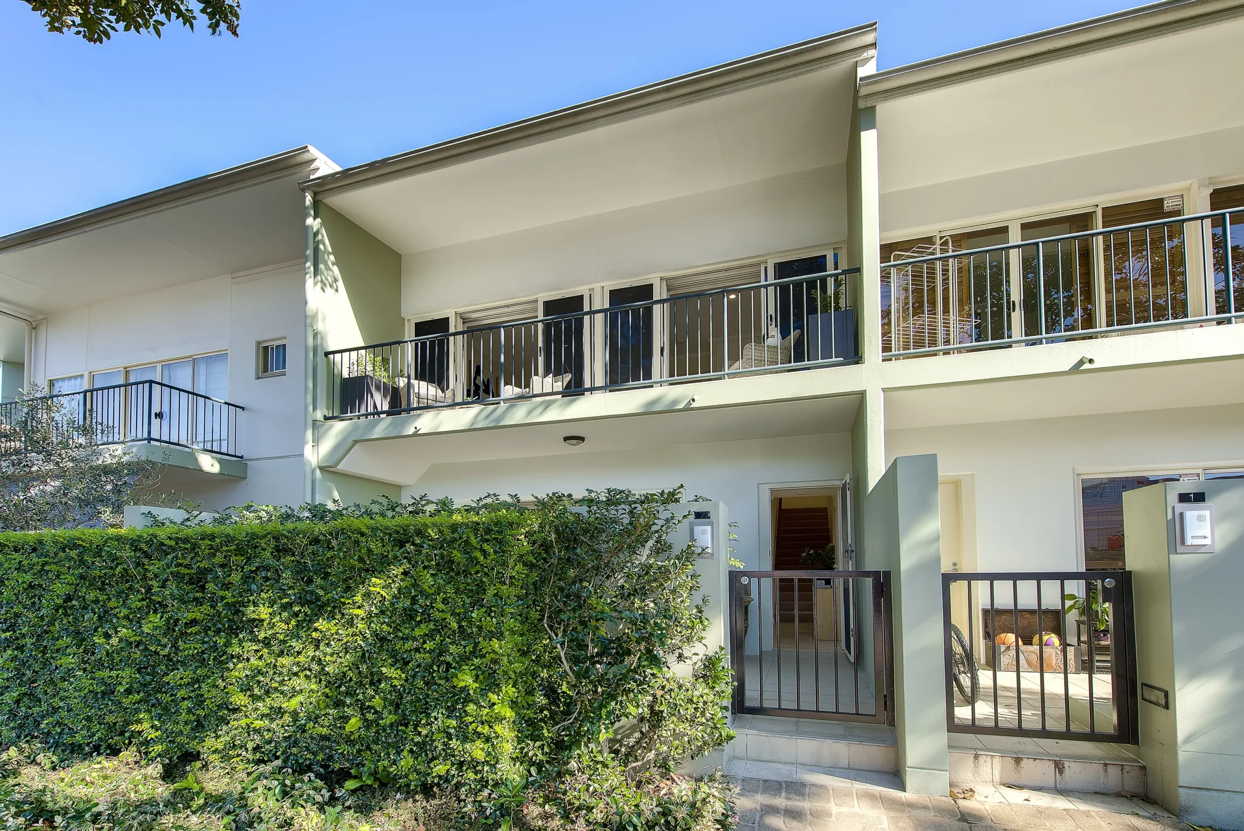 2017215929_1_1_210826_012806-w4895-h3267